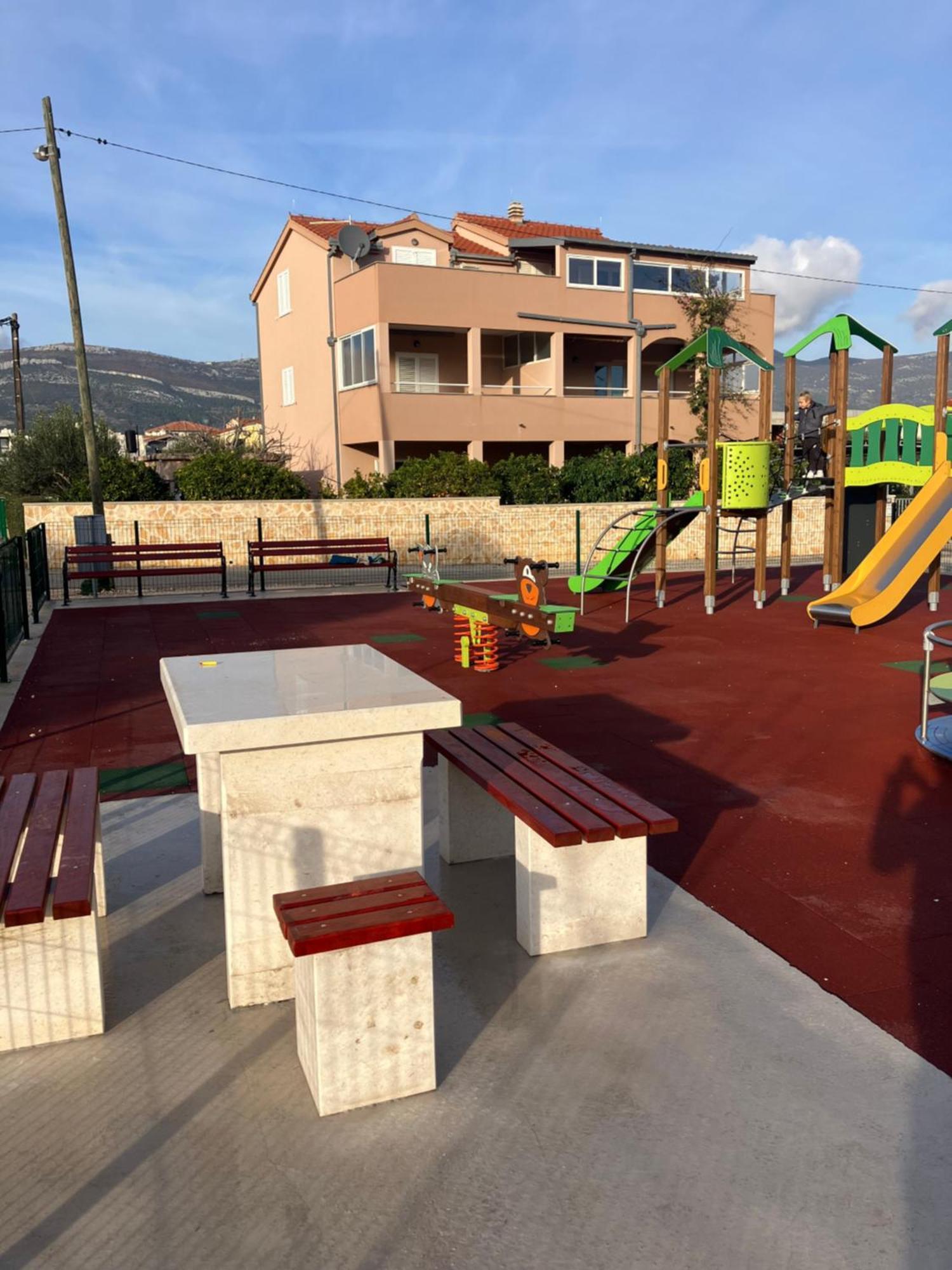 Apartments Totic Kaštela Екстериор снимка