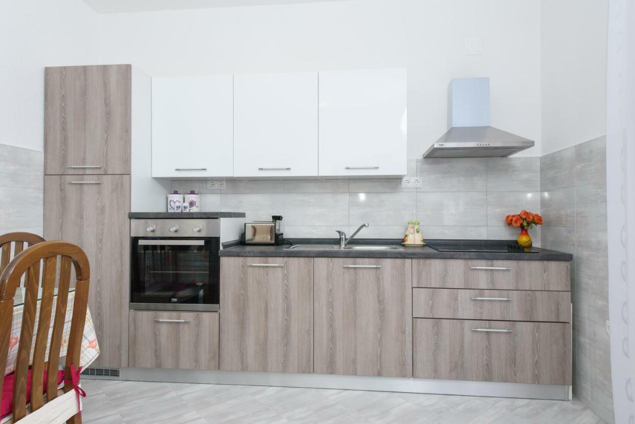 Apartments Totic Kaštela Екстериор снимка