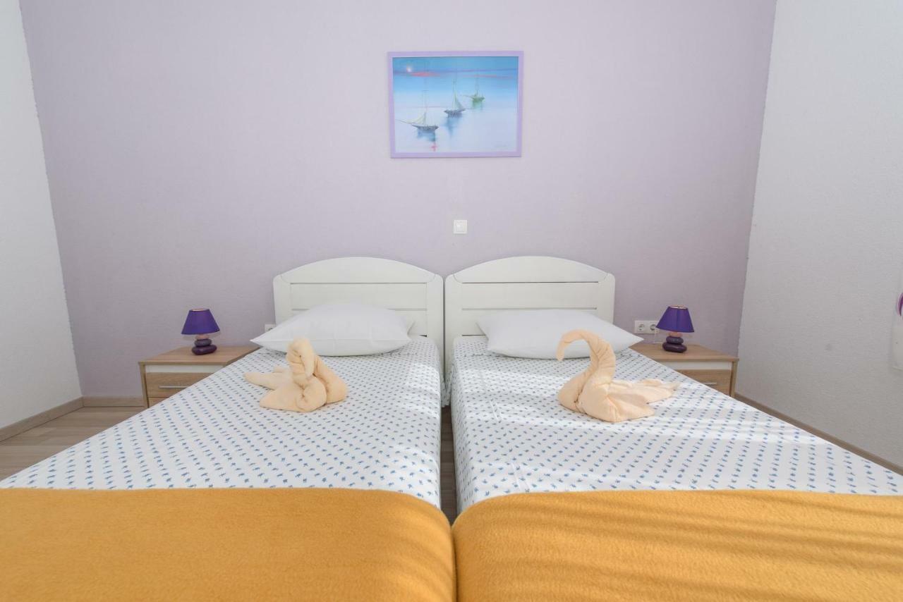 Apartments Totic Kaštela Екстериор снимка