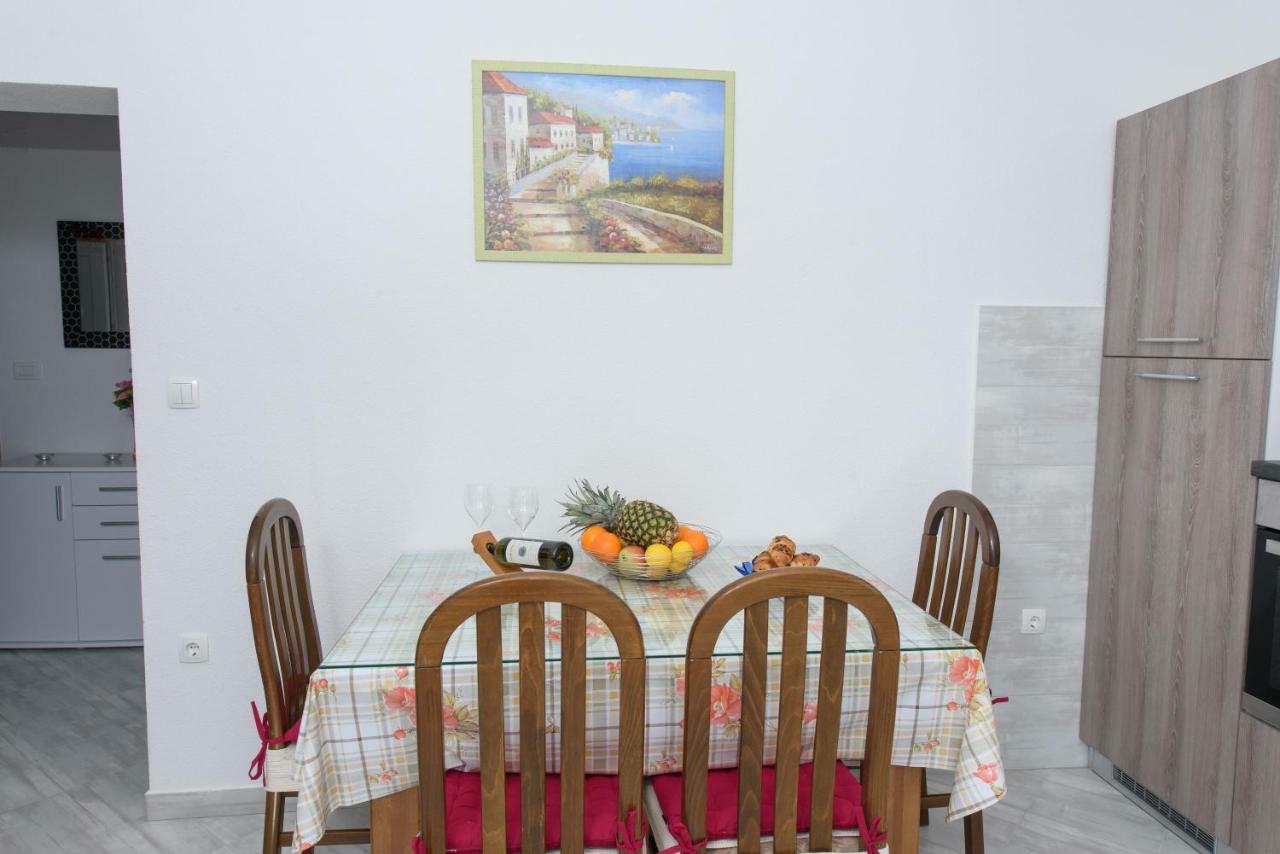 Apartments Totic Kaštela Екстериор снимка